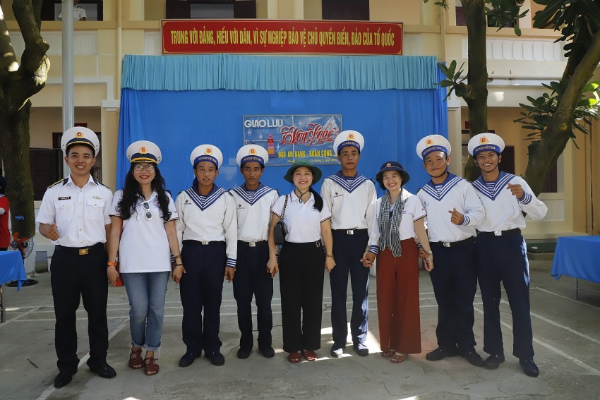 Petrovietnam thăm, động viên cán bộ chiến sĩ, người dân tại huyện đảo Trường Sa và Nhà giàn DK1/9 – Ba Kè